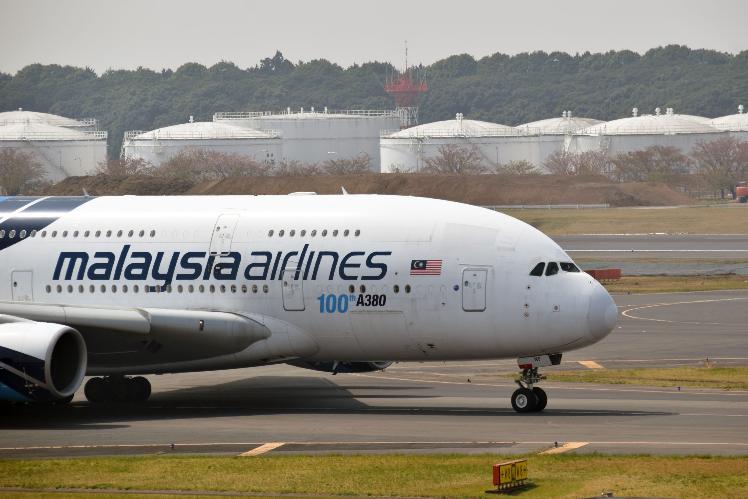 マレーシア航空のA380を成田空港で